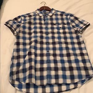 Short sleeve Kenneth Cole button shirt, large